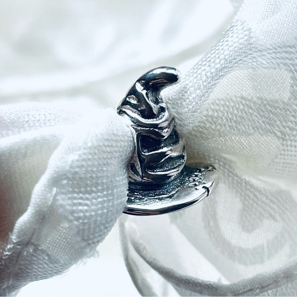 🧙♂️ NWOT Sorting Hat Charm – Harry Potter ✨ - Picture 4 of 12